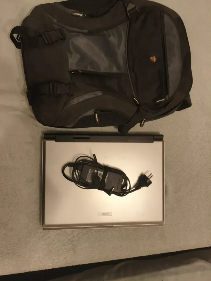 ASUS Z83C 17” + Mochila Targus premium afbeelding 2
