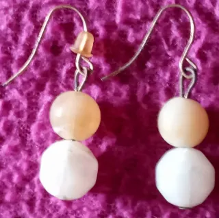 2 PARES DE PENDIENTES CON PERLAS Y PIEDRAS:1X1,5€