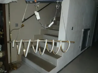 Lámpara LED espiral dorada y blanca