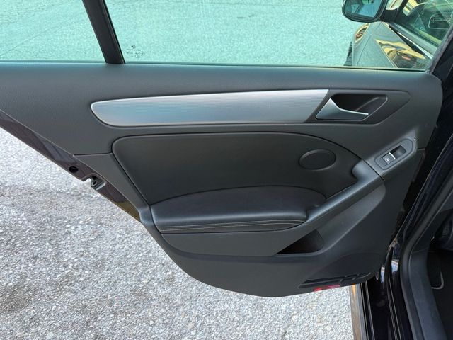 Volkswagen Golf VI R20 DSG Buckets 2011