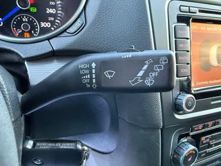 Volkswagen Golf VI R20 DSG Buckets 2011