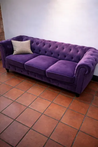 Divano Chesterfield Viola 3 Posti in Velluto
