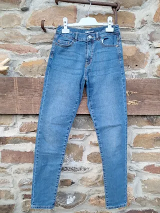 Lote de pantalones (9). Estos, mas otro anuncio.