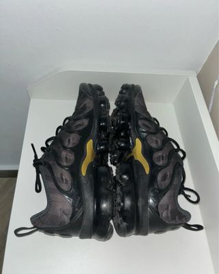 Nike VaporMax Plus Negro y Dorado