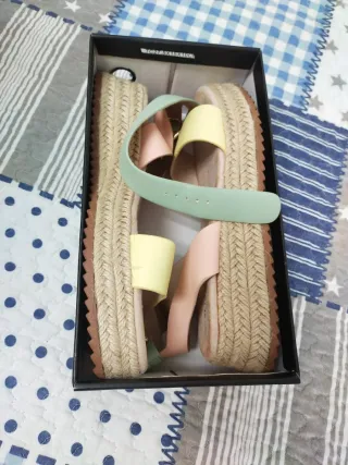 Chanclas verdes, rosas y amarillas talla 38