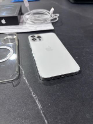 iPhone 12 Pro 128GB + 2 fundas + caja + cable