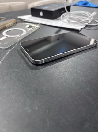 iPhone 12 Pro 128GB + 2 fundas + caja + cable