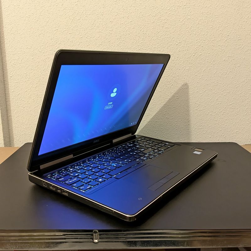 DELL PRECISION 7520 i7 7820HQ 2.9 8GB 256GB SSD 1 afbeelding 4