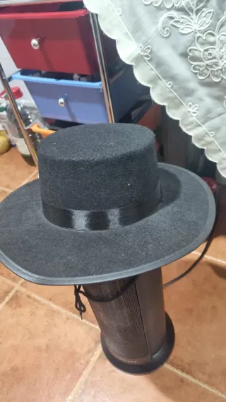 Sombrero Nero e Bretelle per Bambini Flamenco