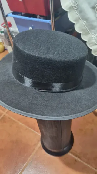 Sombrero Nero e Bretelle per Bambini Flamenco