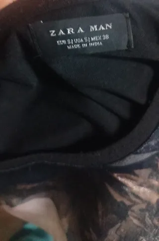 T-shirt Zara Man nera con teschio