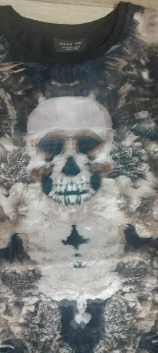 T-shirt Zara Man nera con teschio