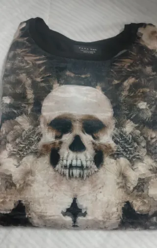 T-shirt Zara Man nera con teschio