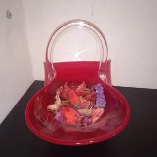 Centrotavola contenitore in vetro rosso con manico