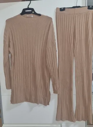 Conjunto de punto beige