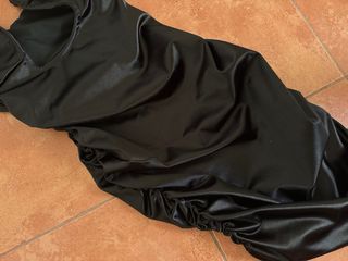 Vestido de satén negro