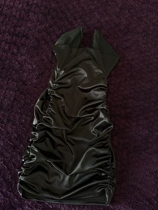 Vestido de satén negro