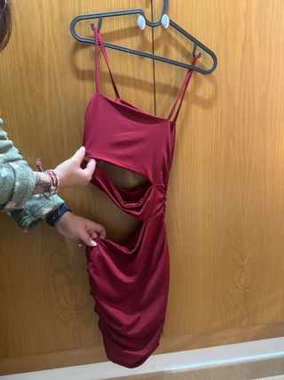 Variedad de tops, monos y vestidos