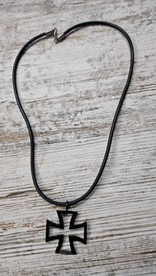 Colgante Cruz de Hierro ESTIGMA Negro