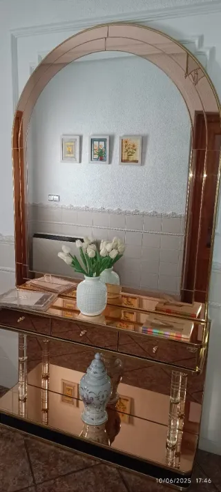 Mueble de entrada espejo dorado y acrílico