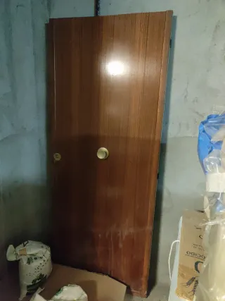 Puerta madera entrada vivienda