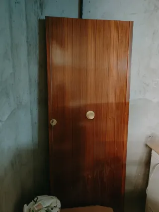 Puerta madera entrada vivienda