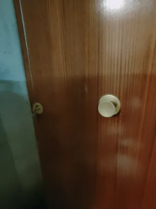 Puerta madera entrada vivienda