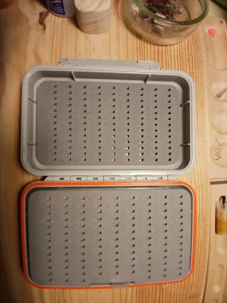 Caja de pesca estanca para moscas