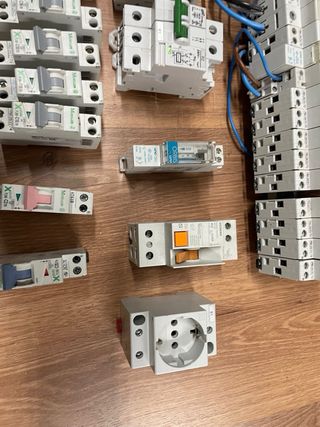 Material eléctrico: Interruptores y más