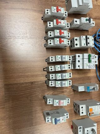 Material eléctrico: Interruptores y más