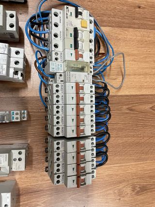 Material eléctrico: Interruptores y más