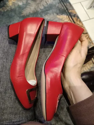 Zapatos de piel ANTEA Mujer Rojo Hebilla Dorada.