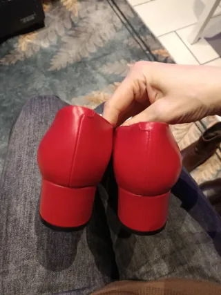 Zapatos de piel ANTEA Mujer Rojo Hebilla Dorada.