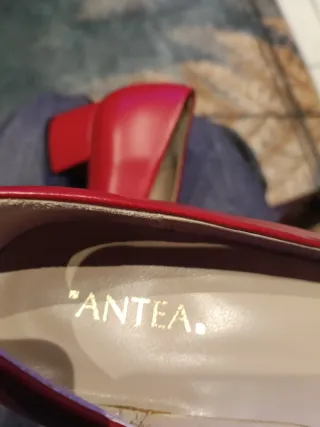 Zapatos de piel ANTEA Mujer Rojo Hebilla Dorada.