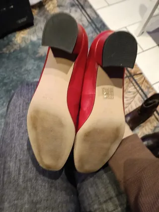 Zapatos de piel ANTEA Mujer Rojo Hebilla Dorada.