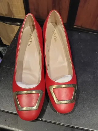 Zapatos de piel ANTEA Mujer Rojo Hebilla Dorada.