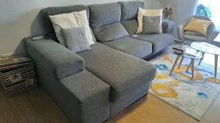 Sofá chaise longue gris muy cómodo y amplio (3/4 p