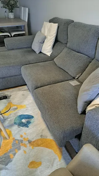 Sofá chaise longue gris muy cómodo y amplio (3/4 p