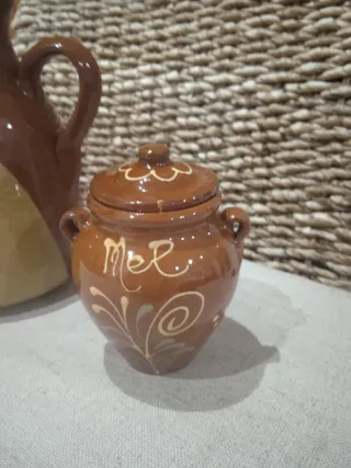 Set de cerámica: aceitera y tarro de miel
