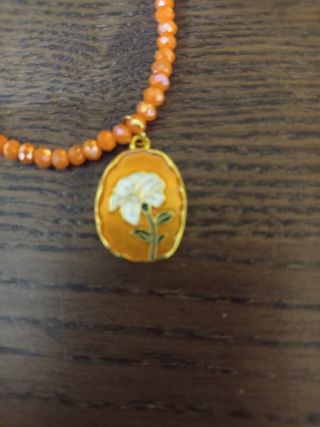 Collana con ciondolo fiore