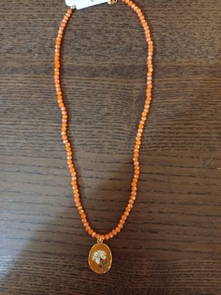 Collana con ciondolo fiore