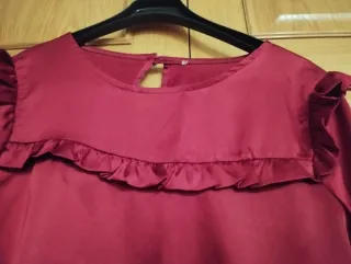 Blusa de raso con volantes