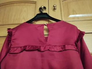 Blusa de raso con volantes