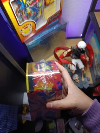 Lata Pokémon Charizard Y