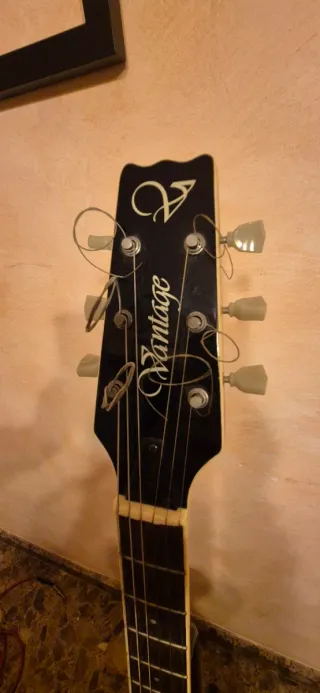 Guitarra Eléctrica Vantage 635V con estuche