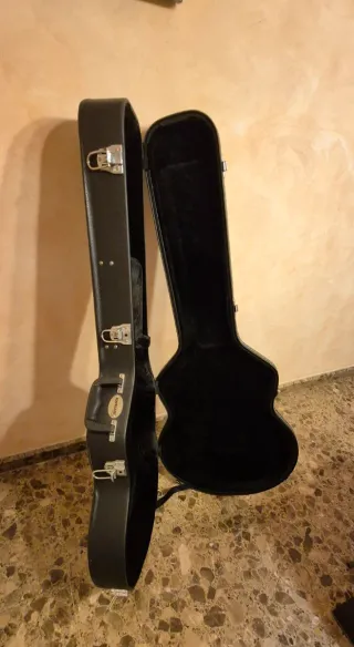 Guitarra Eléctrica Vantage 635V con estuche