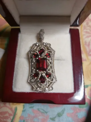 Grande Colgante y pendientes granate Mozambique