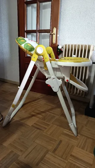 Coche Gemelar + 1 trona + 2 hamacas