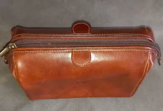 Beauty case in pelle marrone