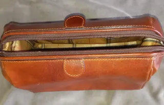 Beauty case in pelle marrone